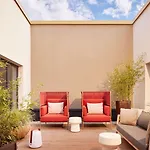 Adina Aparthotel 4*