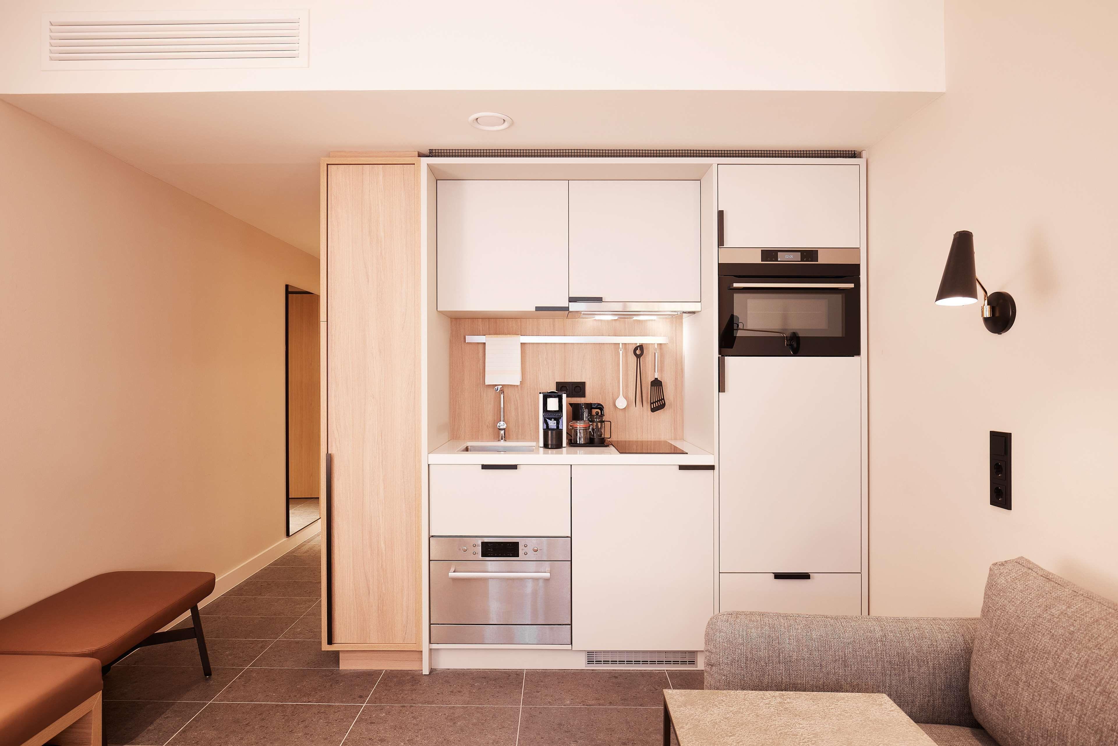 Adina Aparthotel 4*