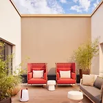 Adina Aparthotel 4*
